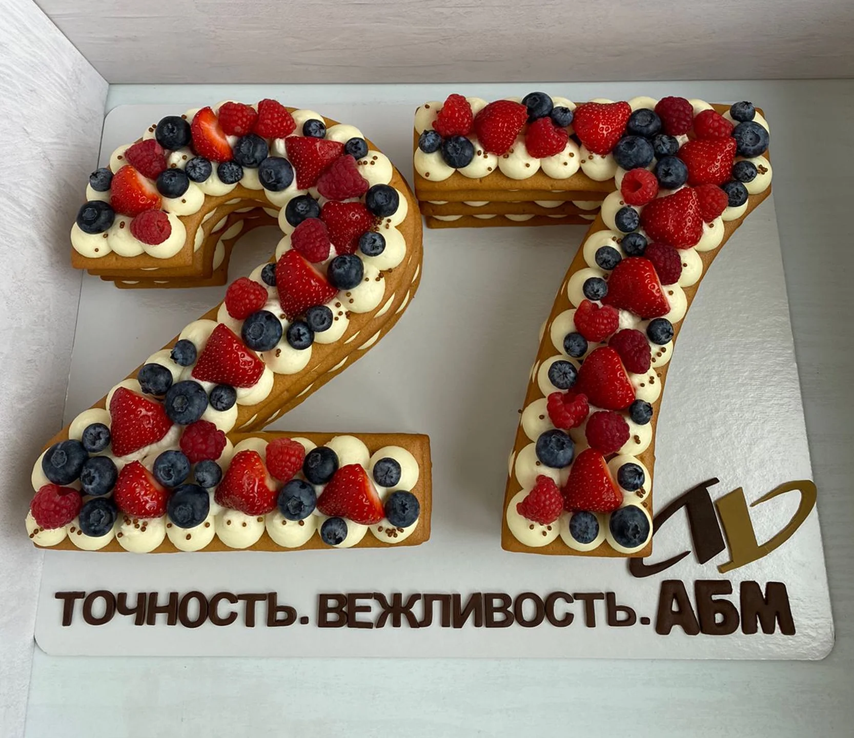 27 лет
